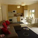 & Sea Apt, Fast Wifi, Airco, Private Parking And Pool דירה *