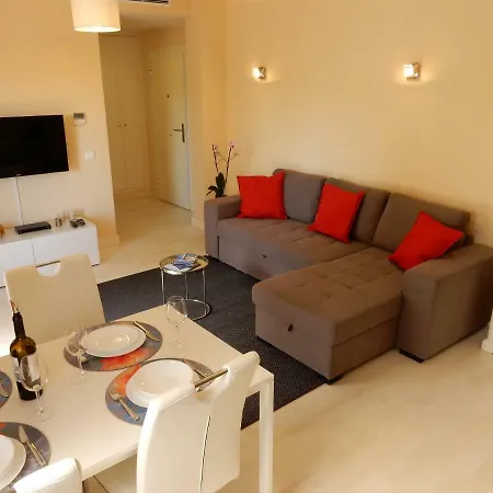 & Sea Apt, Fast Wifi, Airco, Private Parking And Pool Apartmán