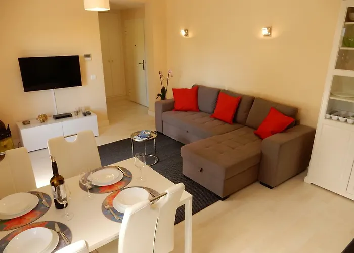 & Sea Apt, Fast Wifi, Airco, Private Parking And Pool Appartement