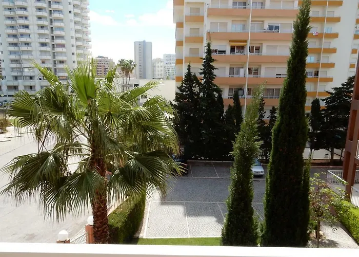 & Sea Apt, Fast Wifi, Airco, Private Parking And Pool Portimão