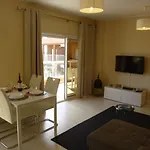 & Sea Apt, Fast Wifi, Airco, Private Parking And Pool Portimão