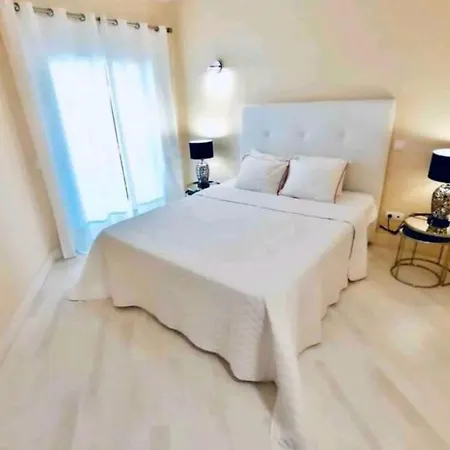 & Sea Apt, Fast Wifi, Airco, Private Parking And Pool דירה
