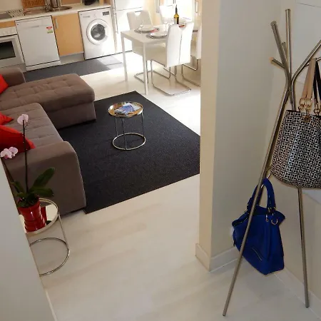 & Sea Apt, Fast Wifi, Airco, Private Parking And Pool *