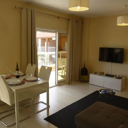 & Sea Apt, Fast Wifi, Airco, Private Parking And Pool Portimão