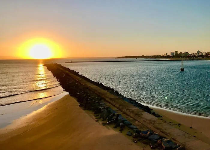 & Sea Apt, Fast Wifi, Airco, Private Parking And Pool Apartment